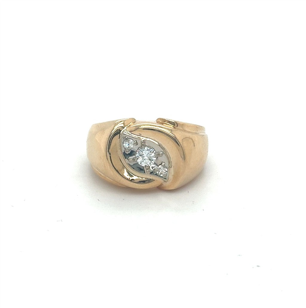 Exquisite Craftsmanship: 14K Yellow Gold Gents Ring with Leaf Pattern and 3 Diamonds