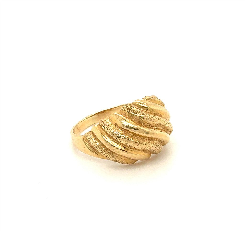 14K Yellow Gold Estate Ring with Scalloped Texture – Size 7