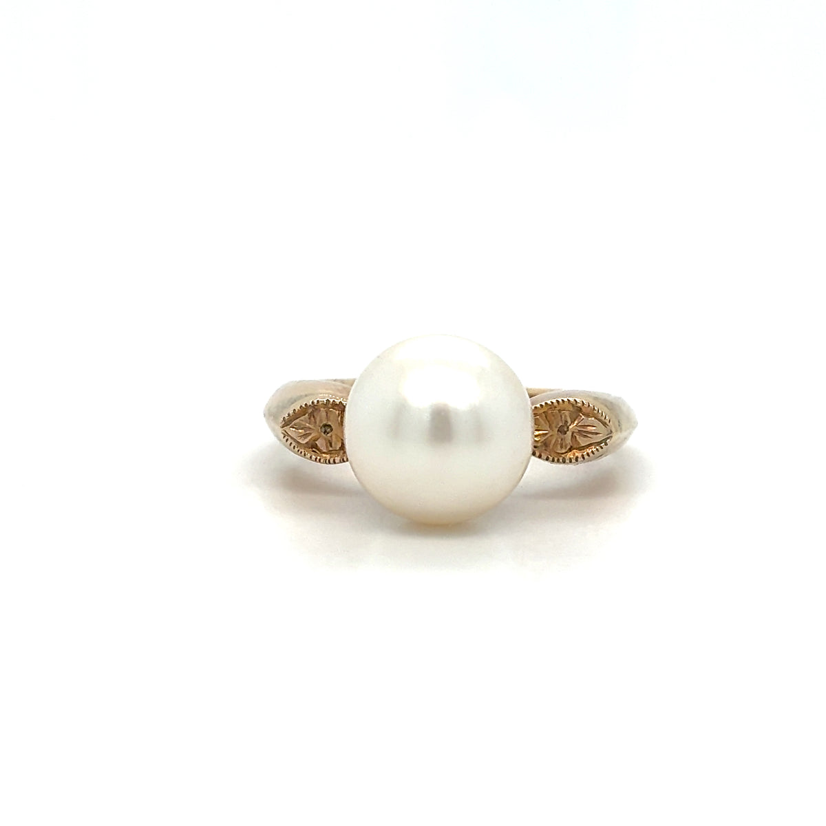 Estate 10K Yellow Gold Ladies Ring with White Pearl & Engraved Shoulders – Size 6.5