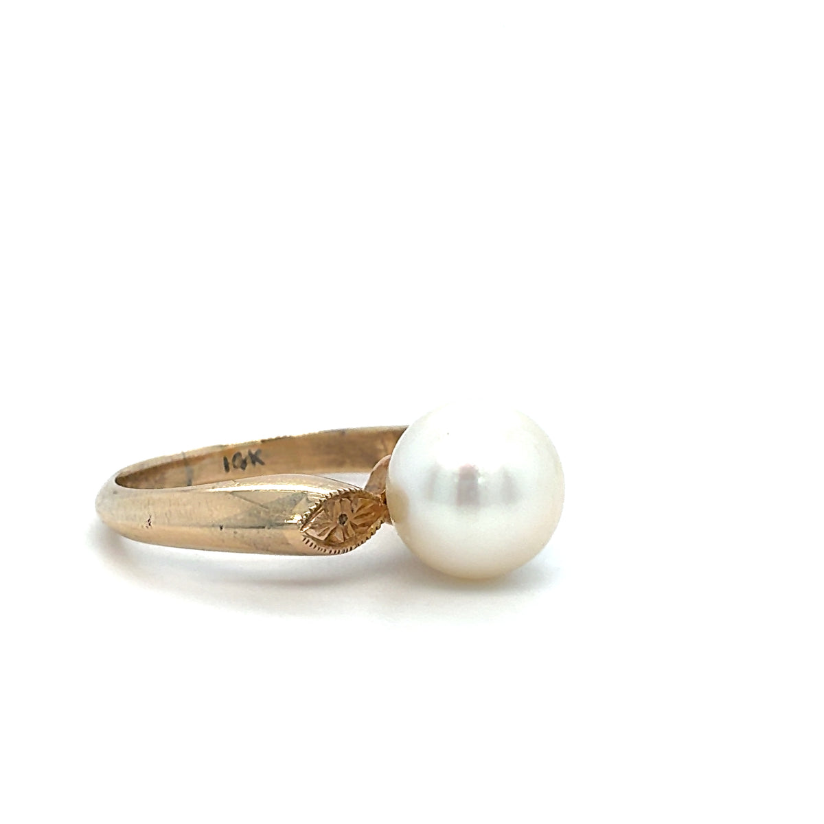 Estate 10K Yellow Gold Ladies Ring with White Pearl & Engraved Shoulders – Size 6.5