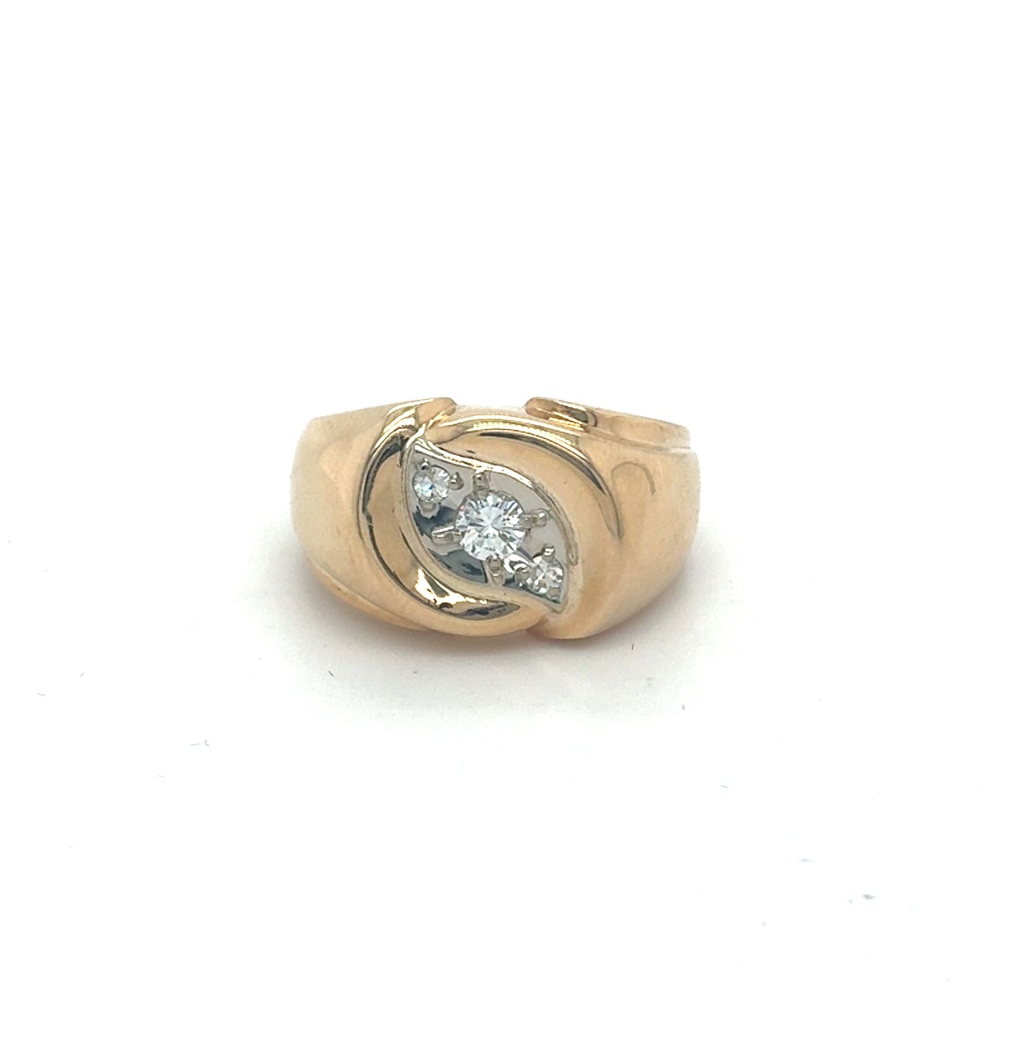 Exquisite Craftsmanship: 14K Yellow Gold Gents Ring with Leaf Pattern and 3 Diamonds