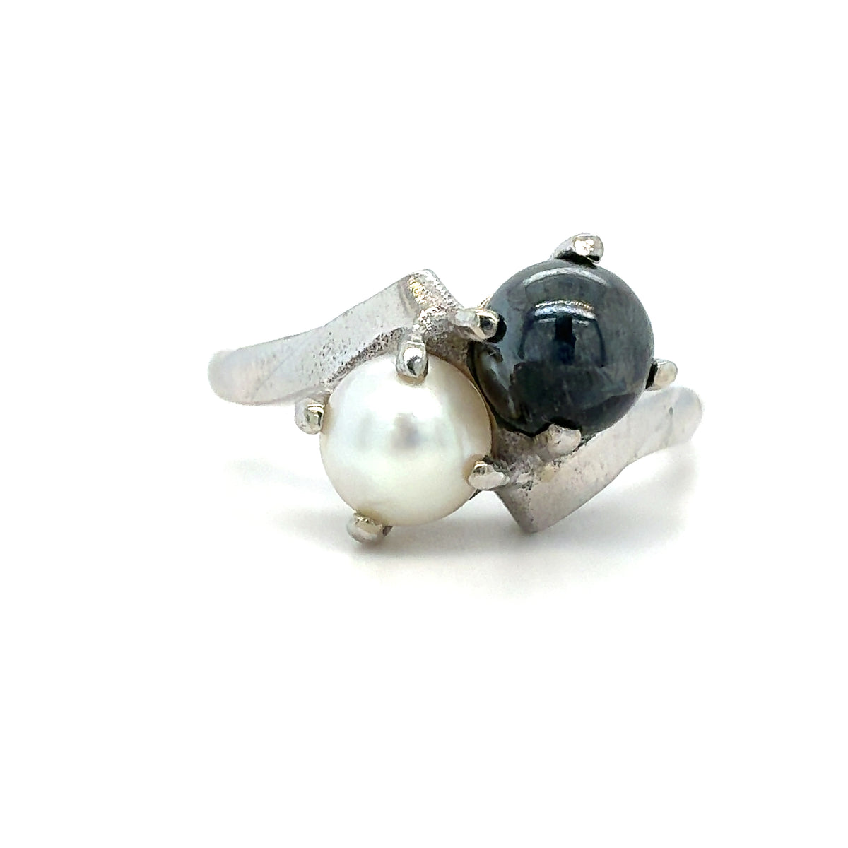 Estate 10K White Gold Double Pearl Ring – White & Black Pearls – Size 8.5