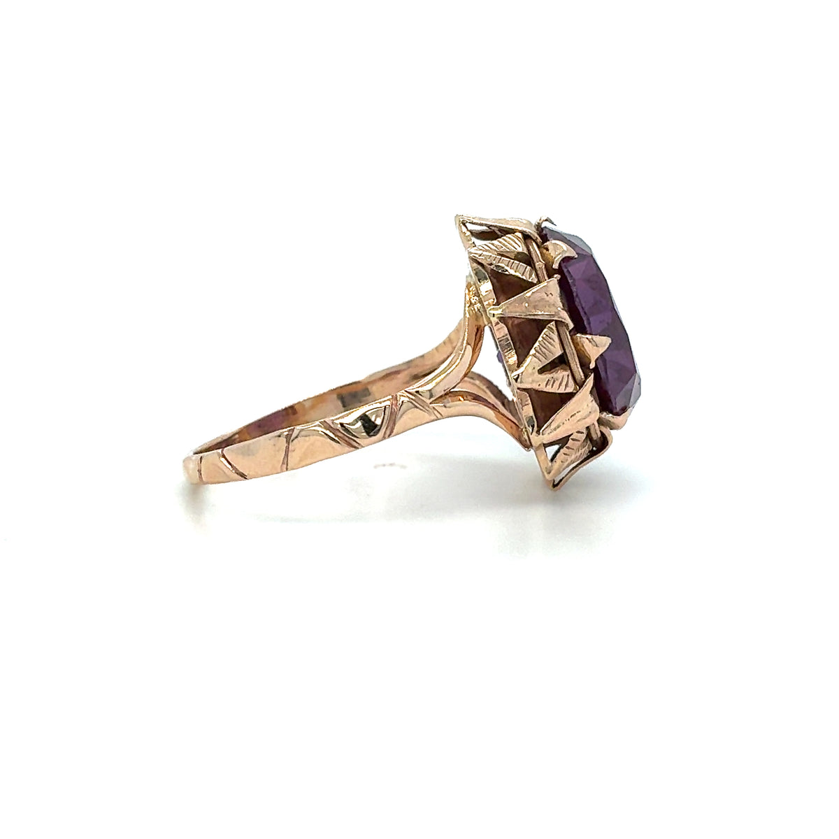 Estate 14K Yellow Gold Ladies Engraved Cocktail Ring with Large Purple/Blue/Red Round Center – Size 8