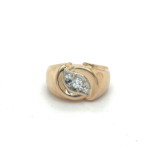 Exquisite Craftsmanship: 14K Yellow Gold Gents Ring with Leaf Pattern and 3 Diamonds