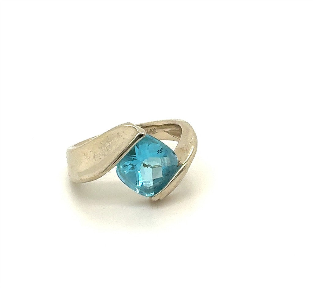 14K White Gold Blue Topaz Ring – Size 6
