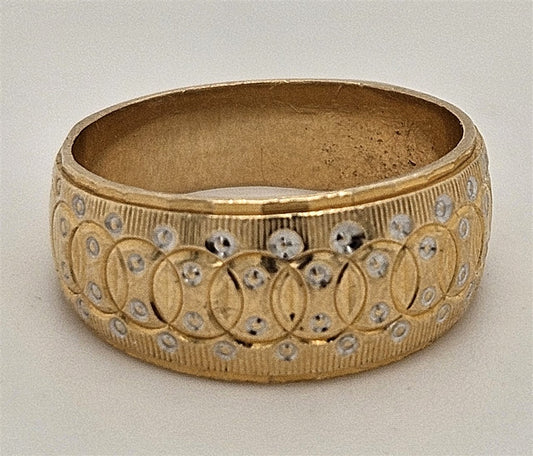 14K Yellow Gold Ring with Circle and Dot Design