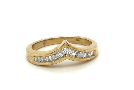 10K Yellow Gold V-Shaped Diamond Band – Baguette & Round, Size 7